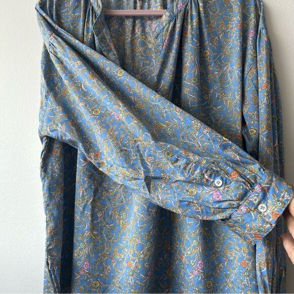 XiRENA Romi Top in Blue Flora - Picture 4 of 10